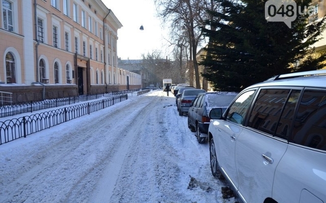 В Одессе не справляются с уборкой снега на улицах Фото № 1 В Одессе не справляются с уборкой снега на улицах Фото № 1
