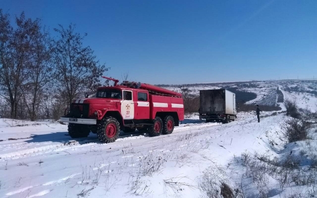 Из снега одесские спасатели вытащили почти 40 автомобилей (ФОТО) Фото № 1 Из снега одесские спасатели вытащили почти 40 автомобилей (ФОТО) Фото № 1