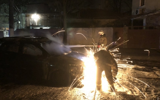 Ночью в Одессе сожгли Lexus депутата (ФОТО, ВИДЕО) Фото № 3 Ночью в Одессе сожгли Lexus депутата (ФОТО, ВИДЕО) Фото № 3