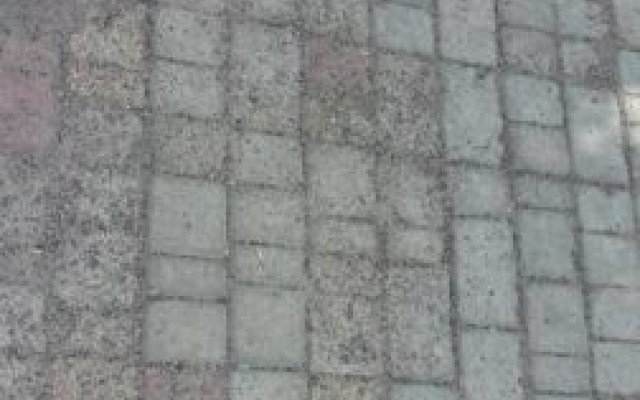 В Одессе крошится некачественно уложенная плитка Фото № 1 В Одессе крошится некачественно уложенная плитка Фото № 1