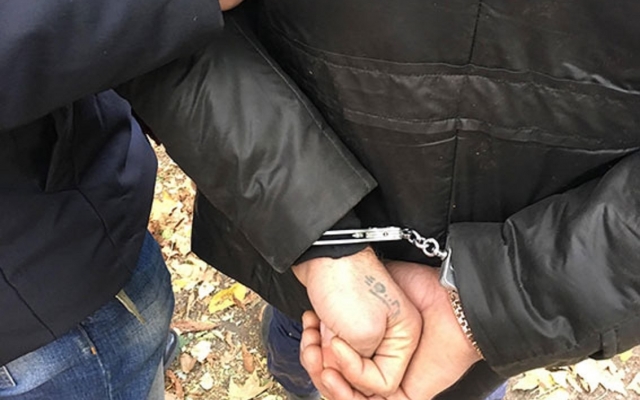 По городу одессит разъезжал на автомобиле с целым арсеналом оружия Фото № 0 По городу одессит разъезжал на автомобиле с целым арсеналом оружия Фото № 0
