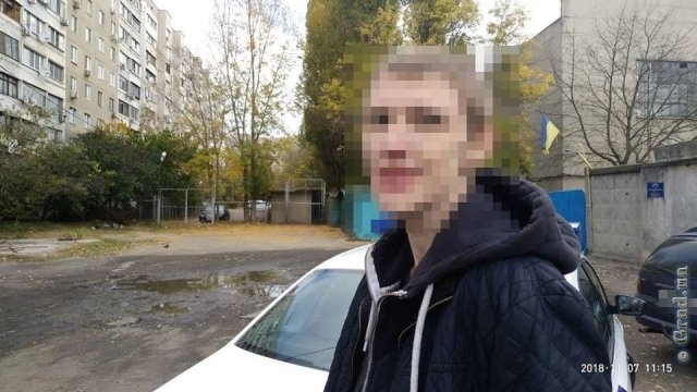 Одессит положил глаз на автомобильные зеркала (ФОТО) Фото № 0 Одессит положил глаз на автомобильные зеркала (ФОТО) Фото № 0