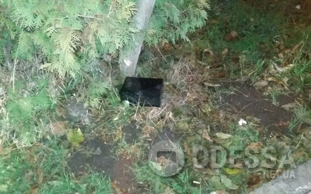 Бесхозная чёрная коробка заставила поволноваться одесситов Фото № 1 Бесхозная чёрная коробка заставила поволноваться одесситов Фото № 1
