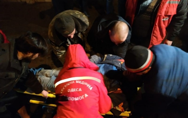 В Одессе иномарка врезалась в забор и сбила трёх пешеходов (ФОТО) Фото № 7 В Одессе иномарка врезалась в забор и сбила трёх пешеходов (ФОТО) Фото № 7