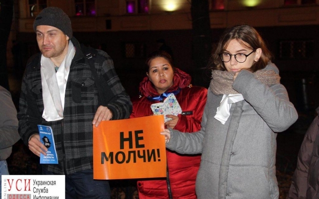 В Одессе прошел флешмоб, посвященный борьбе против насилия (фото) Фото № 5 В Одессе прошел флешмоб, посвященный борьбе против насилия (фото) Фото № 5