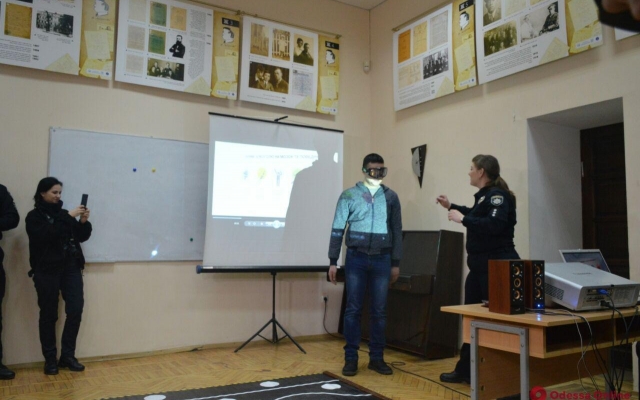 Одесским студентам показали как опасно садиться за руль в нетрезвом состоянии Фото № 7 Одесским студентам показали как опасно садиться за руль в нетрезвом состоянии Фото № 7