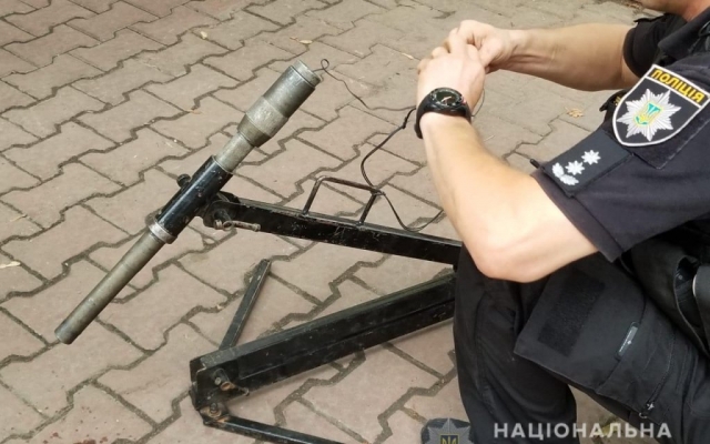 Под автомобилем на Фонтанской дороге нашли взрывчатку (ФОТО) Фото № 1 Под автомобилем на Фонтанской дороге нашли взрывчатку (ФОТО) Фото № 1
