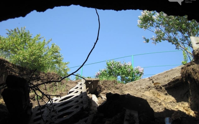 На Холодной балке часть дороги и частной усадьбы провалились в катакомбы (ФОТО) Фото № 7 На Холодной балке часть дороги и частной усадьбы провалились в катакомбы (ФОТО) Фото № 7
