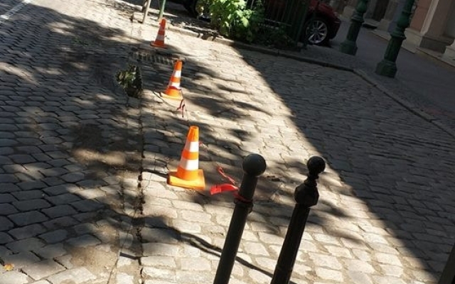Одессита возмутила близость парковки и остановки (ФОТО) Фото № 4 Одессита возмутила близость парковки и остановки (ФОТО) Фото № 4