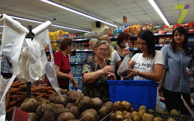 Одесские волонтёры помогают пенсионерам осуществить покупки Фото № 0 Одесские волонтёры помогают пенсионерам осуществить покупки Фото № 0