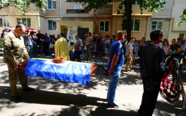 В Одесской область простились с воином, который погиб на востоке Украины от пули снайпера Фото № 0 В Одесской область простились с воином, который погиб на востоке Украины от пули снайпера Фото № 0