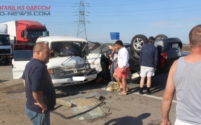 Кровавое ДТП на Объездной дороге: у участника аварии сломаны обе ноги (ФОТО) Фото № 4 Кровавое ДТП на Объездной дороге: у участника аварии сломаны обе ноги (ФОТО) Фото № 4
