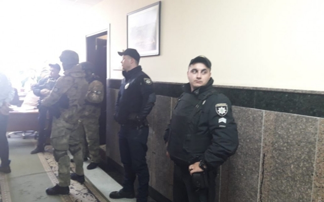 В одесский автодор ворвались неизвестные боевики (ФОТО) Фото № 0 В одесский автодор ворвались неизвестные боевики (ФОТО) Фото № 0