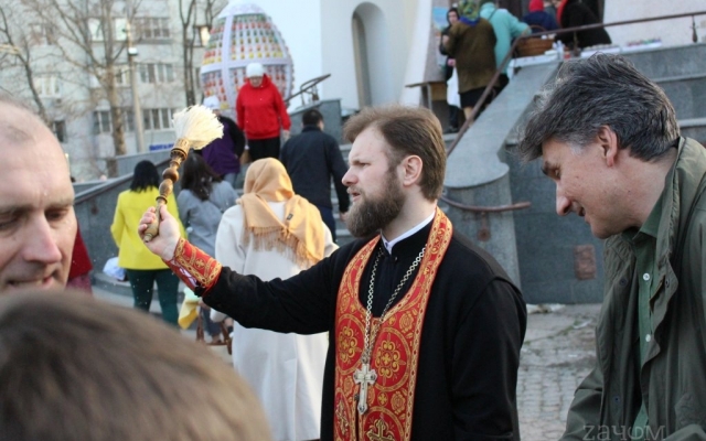Пасха в Одессе: как горожане куличи освящали (ФОТО) Фото № 7 Пасха в Одессе: как горожане куличи освящали (ФОТО) Фото № 7