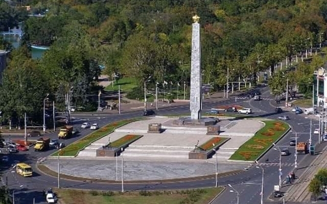 С сегодняшней ночи круговое движение по площади 10 Апреля запретят Фото № 0 С сегодняшней ночи круговое движение по площади 10 Апреля запретят Фото № 0