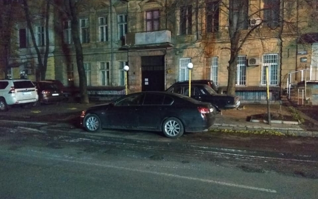Под покровом ночи на Новосельского сняли недавно уложенный асфальт Фото № 3 Под покровом ночи на Новосельского сняли недавно уложенный асфальт Фото № 3