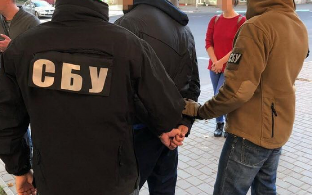 Одесский таможенник требовал взятки за ввоз импортных автомобилей Фото № 0 Одесский таможенник требовал взятки за ввоз импортных автомобилей Фото № 0