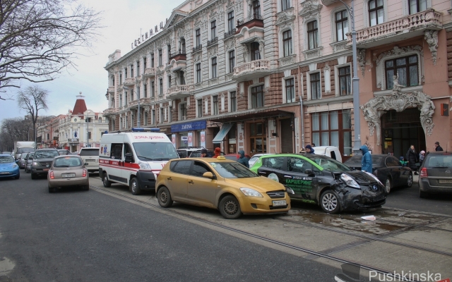 На Преображенской из-за ДТП образовалась пробка (ФОТО) Фото № 1 На Преображенской из-за ДТП образовалась пробка (ФОТО) Фото № 1