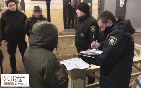 В Одессе задержан иностранец-нелегал, пытавшийся ограбить магазин Фото № 2 В Одессе задержан иностранец-нелегал, пытавшийся ограбить магазин Фото № 2