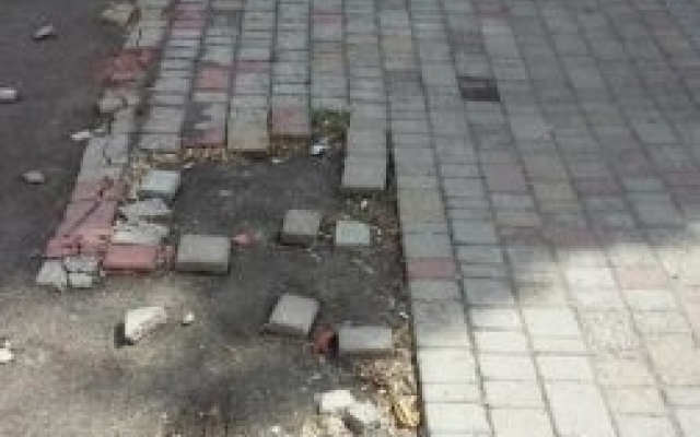 В Одессе крошится некачественно уложенная плитка Фото № 0 В Одессе крошится некачественно уложенная плитка Фото № 0