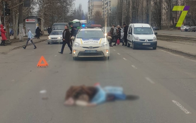 На Балковской под колёсами автомобиля погиб пешеход (ФОТО) Фото № 2 На Балковской под колёсами автомобиля погиб пешеход (ФОТО) Фото № 2