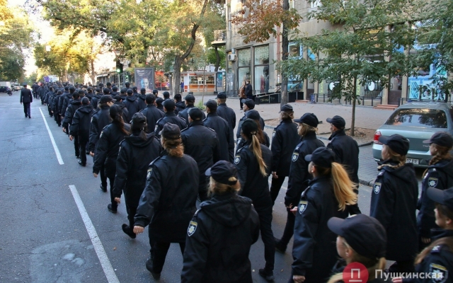 В Одессе маршировали будущие полицейские (ФОТО, ВИДЕО) Фото № 1 В Одессе маршировали будущие полицейские (ФОТО, ВИДЕО) Фото № 1