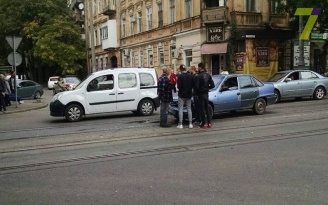 Автомобиль с иностранными номерами спровоцировал серьёзную аварию Фото № 0 Автомобиль с иностранными номерами спровоцировал серьёзную аварию Фото № 0