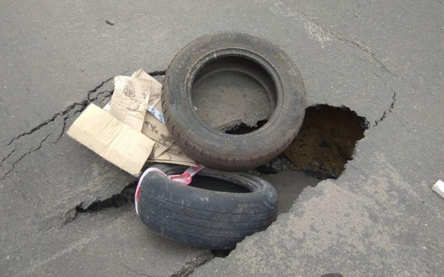 В Одессе на дороге обнаружена очередная яма (ФОТО) Фото № 5 В Одессе на дороге обнаружена очередная яма (ФОТО) Фото № 5