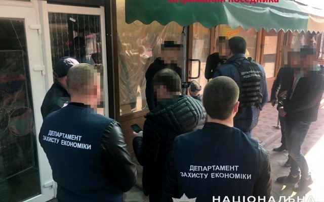 Одесский таможенник погорел на взятке в $300 (ФОТО) Фото № 0 Одесский таможенник погорел на взятке в $300 (ФОТО) Фото № 0