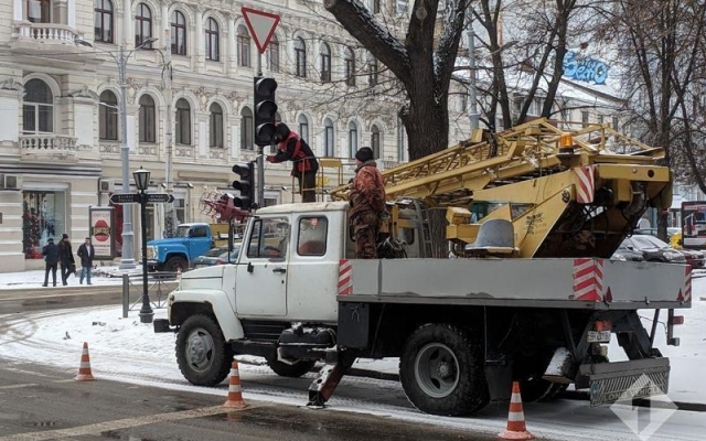 В Одессе устанавливают новые светофоры Фото № 2 В Одессе устанавливают новые светофоры Фото № 2