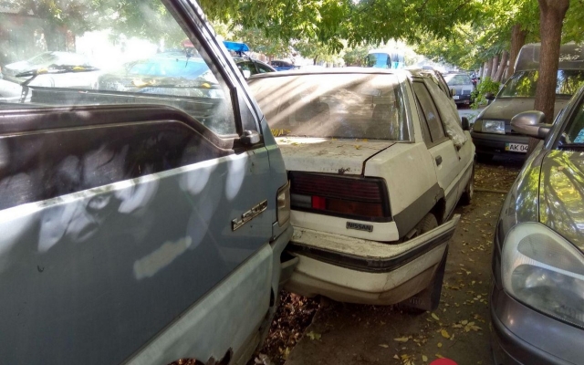 На Молдаванке автоледи на Mercedes собрала На Молдаванке автоледи на Mercedes собрала