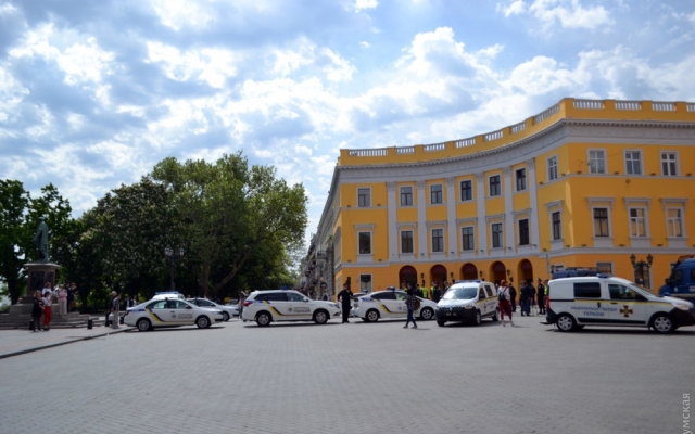 Полицейские и нацгвардейцы Одессы создали огромную вышиванку (ФОТО) Фото № 4 Полицейские и нацгвардейцы Одессы создали огромную вышиванку (ФОТО) Фото № 4