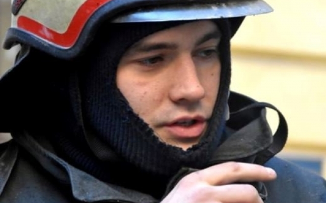 Одессит поблагодарил спасателя, который во время пожара на Троицкой спас из огня его мать Фото № 0 Одессит поблагодарил спасателя, который во время пожара на Троицкой спас из огня его мать Фото № 0