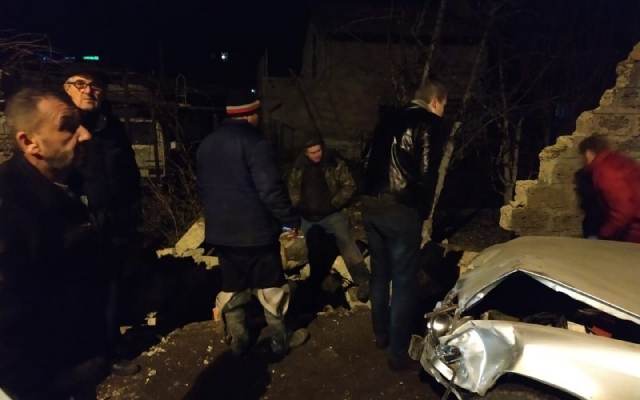 В Одессе иномарка врезалась в забор и сбила трёх пешеходов (ФОТО) Фото № 1 В Одессе иномарка врезалась в забор и сбила трёх пешеходов (ФОТО) Фото № 1