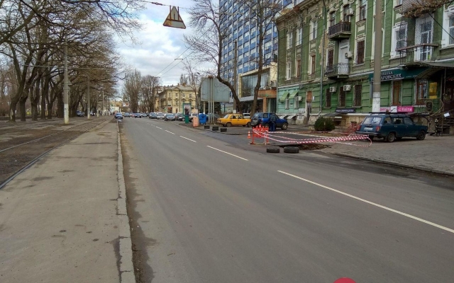 На Канатной вновь образовалась яма (ФОТО) Фото № 1 На Канатной вновь образовалась яма (ФОТО) Фото № 1