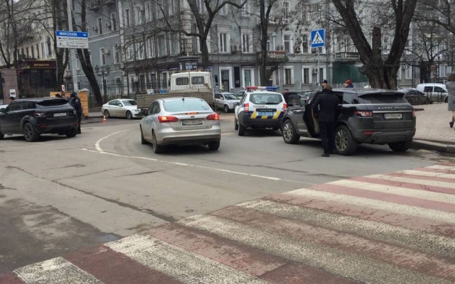 В Одессе замечены иномарки с одинаковыми номерными знаками Фото № 0 В Одессе замечены иномарки с одинаковыми номерными знаками Фото № 0