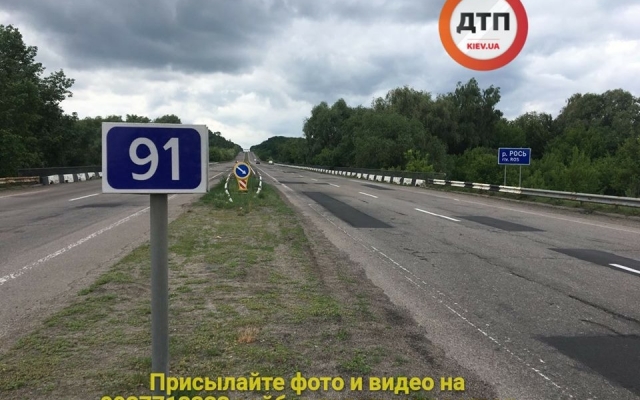 Хулиганы бросают камни в машины, проезжающие по Одесской трассе, — Соцсети (ФОТО) Фото № 0 Хулиганы бросают камни в машины, проезжающие по Одесской трассе, — Соцсети (ФОТО) Фото № 0