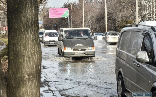 Некоторые одесситы остались без воды из-за прорыва на Люстдорфской дороге Фото № 5 Некоторые одесситы остались без воды из-за прорыва на Люстдорфской дороге Фото № 5