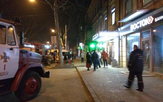 Ночью в одессе горело развлекательное заведение (ФОТО) Фото № 3 Ночью в одессе горело развлекательное заведение (ФОТО) Фото № 3