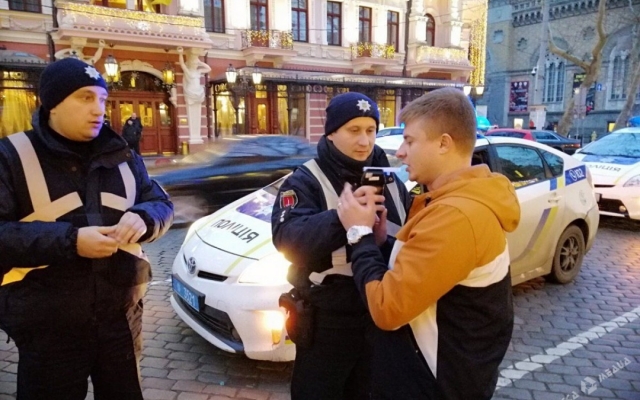 Нетрезвый бляхер протаранил в Одессе 4 автомобиля (ФОТО) Фото № 2 Нетрезвый бляхер протаранил в Одессе 4 автомобиля (ФОТО) Фото № 2