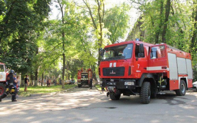Одесские пожарные спасли трёх человек из горящей квартиры (ФОТО, ВИДЕО) Фото № 2 Одесские пожарные спасли трёх человек из горящей квартиры (ФОТО, ВИДЕО) Фото № 2