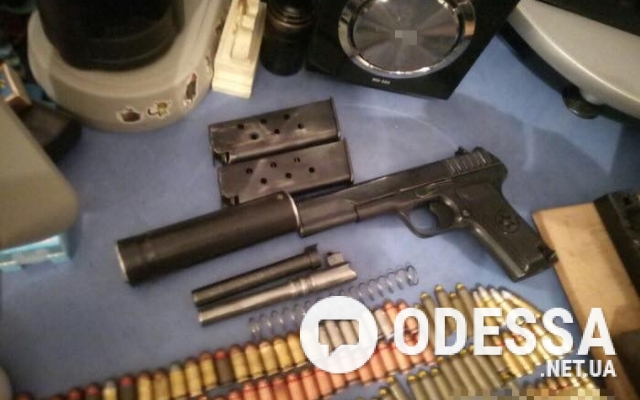 Одессит торгует оружием и боеприпасами, привезёнными из зоны АТО Фото № 2 Одессит торгует оружием и боеприпасами, привезёнными из зоны АТО Фото № 2