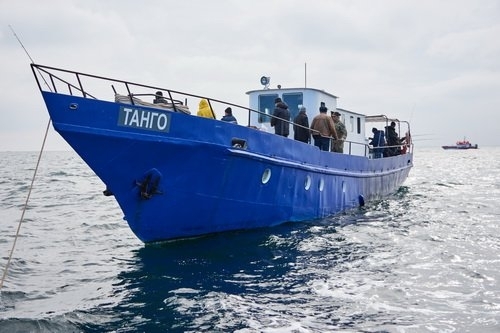 Специалисты проверяют лодки и катера морских спасателей Фото № 2 Специалисты проверяют лодки и катера морских спасателей Фото № 2