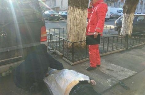 В Одессе прямо на улице умер мужчина Фото № 0 В Одессе прямо на улице умер мужчина Фото № 0