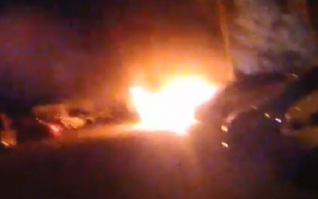 На Котовского патрульные и прохожие спасли от возгорания несколько машин (ВИДЕО) Фото № 0 На Котовского патрульные и прохожие спасли от возгорания несколько машин (ВИДЕО) Фото № 0