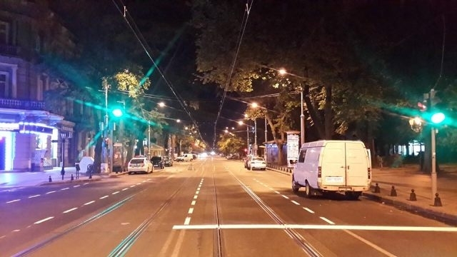 Одесса: коммунальщики нанесли разметку на ряд дорог Фото № 2 Одесса: коммунальщики нанесли разметку на ряд дорог Фото № 2