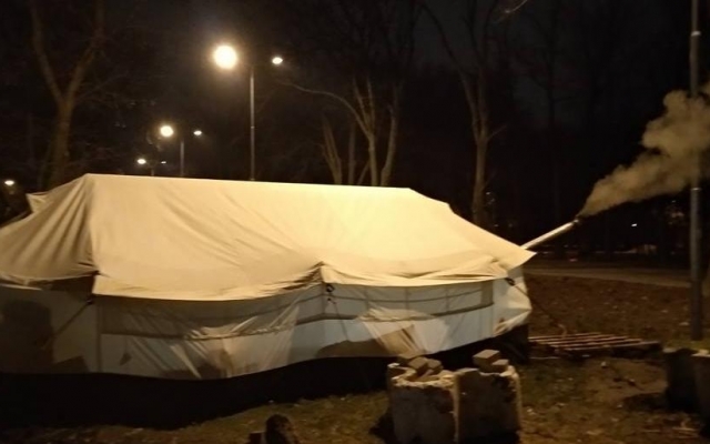 Власти Одессы пытаются снести палатку для обогрева бездомных (ФОТО) Фото № 0 Власти Одессы пытаются снести палатку для обогрева бездомных (ФОТО) Фото № 0