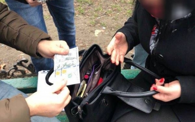 Одесская чиновница ЖКС получила взятку более пятисот долларов (ФОТО) Фото № 0 Одесская чиновница ЖКС получила взятку более пятисот долларов (ФОТО) Фото № 0