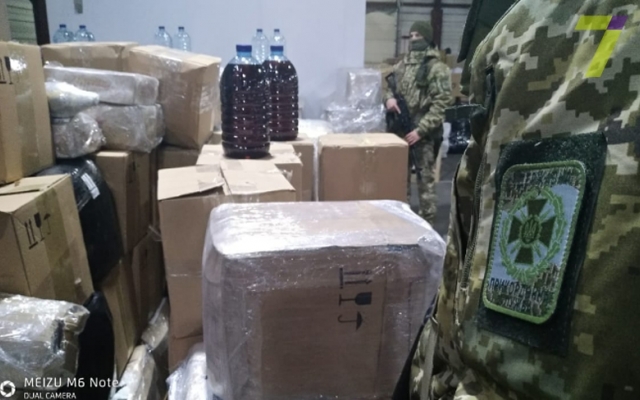 В Одесскую область почтой пытались доставить почти 5 тысяч литров контрафактного алкоголя Фото № 2 В Одесскую область почтой пытались доставить почти 5 тысяч литров контрафактного алкоголя Фото № 2