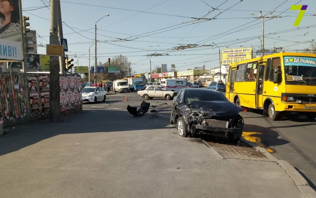 В Одессе скорая помощь попала в ДТП (ФОТО) Фото № 1 В Одессе скорая помощь попала в ДТП (ФОТО) Фото № 1